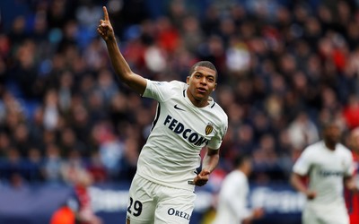 壹体育独家-亚马尔射门果断不犹豫